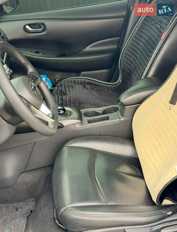 Хэтчбек Nissan Leaf 2022 в Черновцах