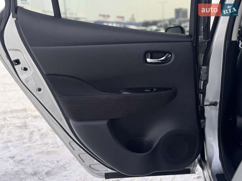 Хэтчбек Nissan Leaf 2016 в Львове