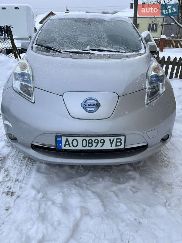 Хэтчбек Nissan Leaf 2011 в Львове