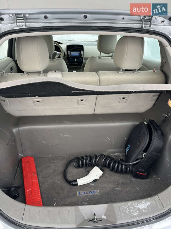 Хэтчбек Nissan Leaf 2011 в Львове