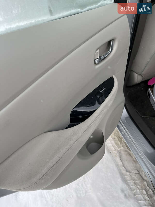 Хэтчбек Nissan Leaf 2011 в Львове