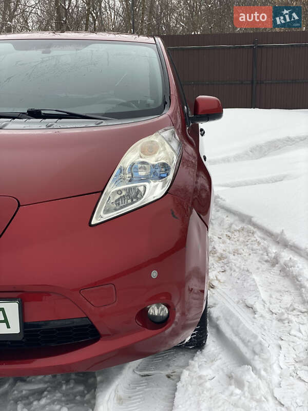 Хэтчбек Nissan Leaf 2013 в Бурштыне