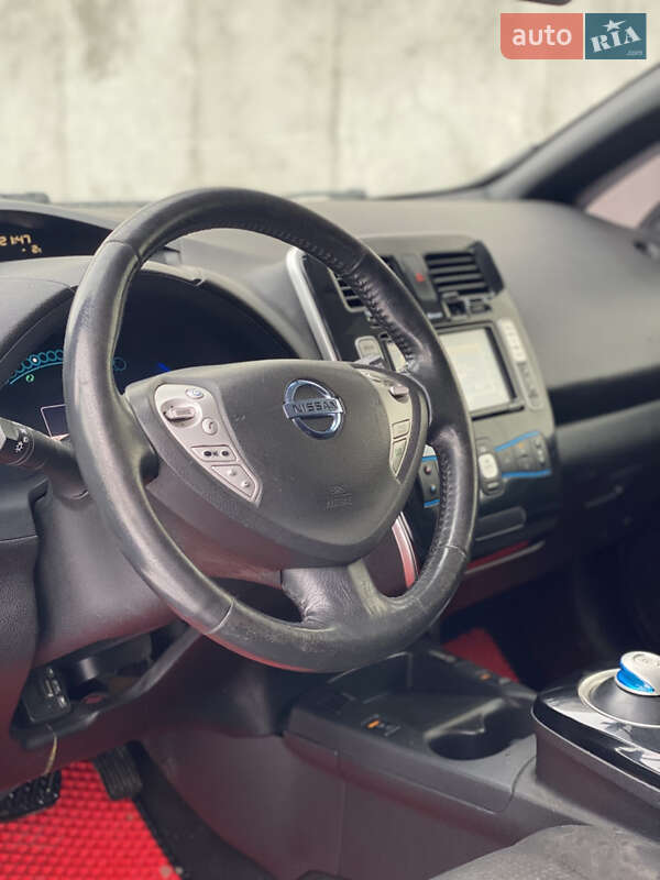 Хэтчбек Nissan Leaf 2013 в Бурштыне