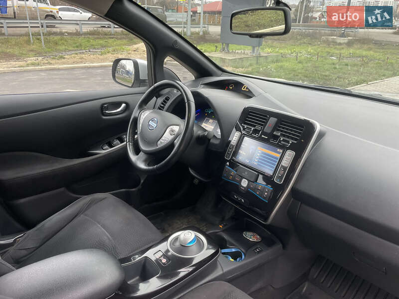 Хэтчбек Nissan Leaf 2013 в Полтаве