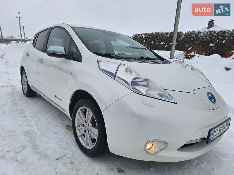Хэтчбек Nissan Leaf 2013 в Городке