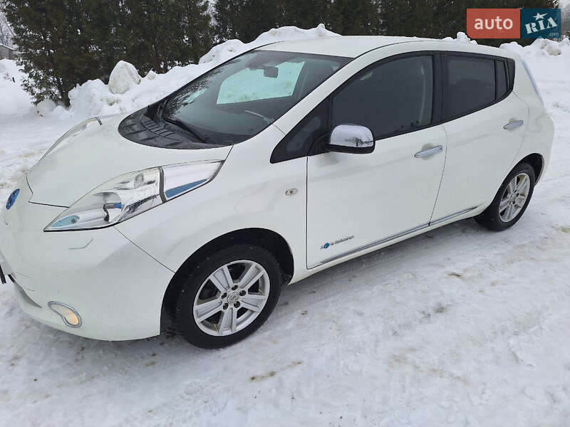 Хэтчбек Nissan Leaf 2013 в Городке
