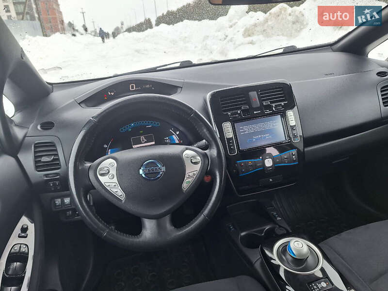 Хэтчбек Nissan Leaf 2013 в Городке