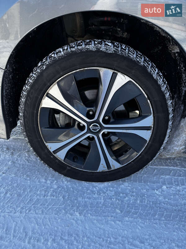Хетчбек Nissan Leaf 2019 в Кам'янському