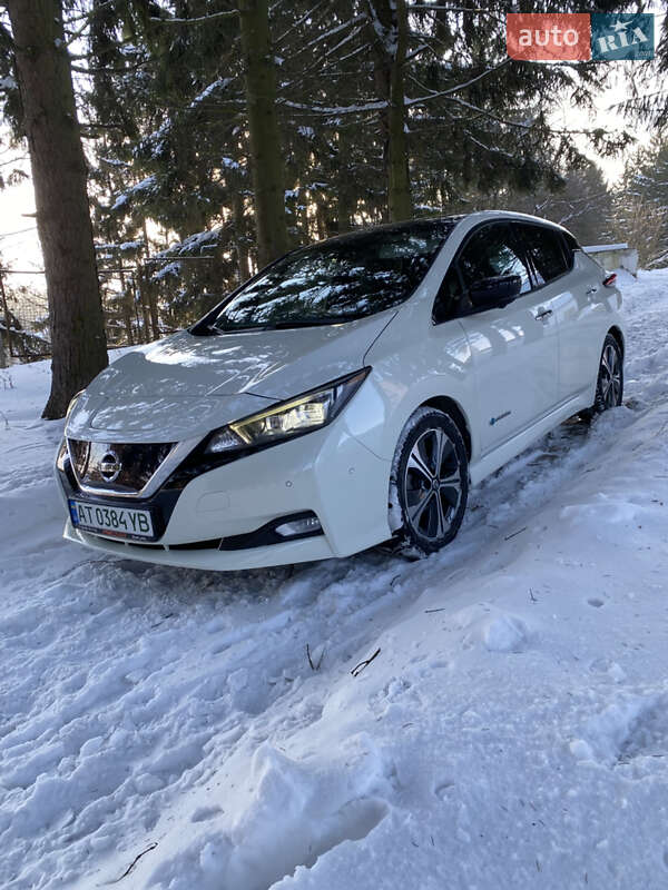 Хэтчбек Nissan Leaf 2018 в Бурштыне