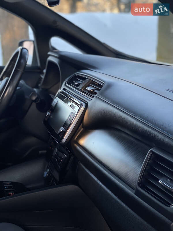 Хэтчбек Nissan Leaf 2018 в Бурштыне