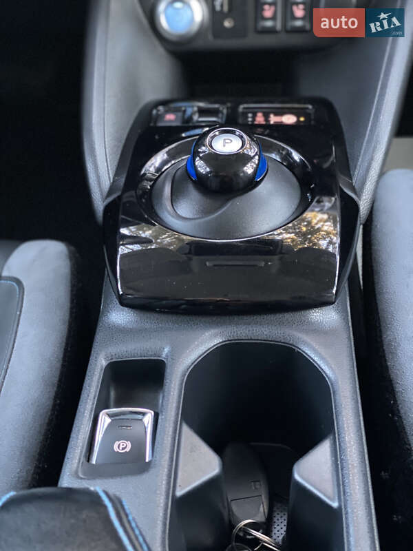 Хэтчбек Nissan Leaf 2018 в Бурштыне