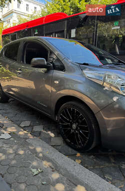 Хэтчбек Nissan Leaf 2013 в Черновцах