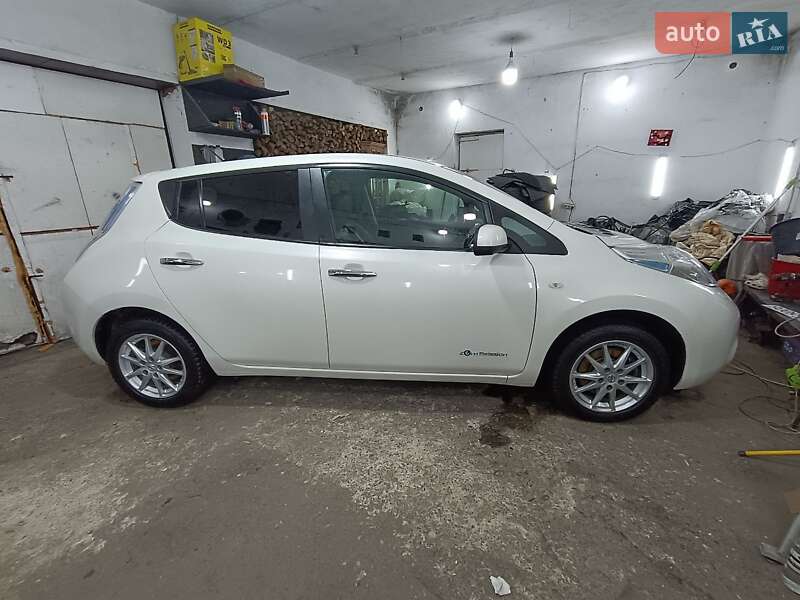 Хэтчбек Nissan Leaf 2016 в Ровно