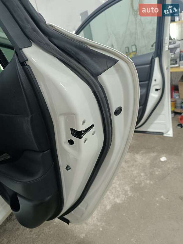 Хэтчбек Nissan Leaf 2016 в Ровно