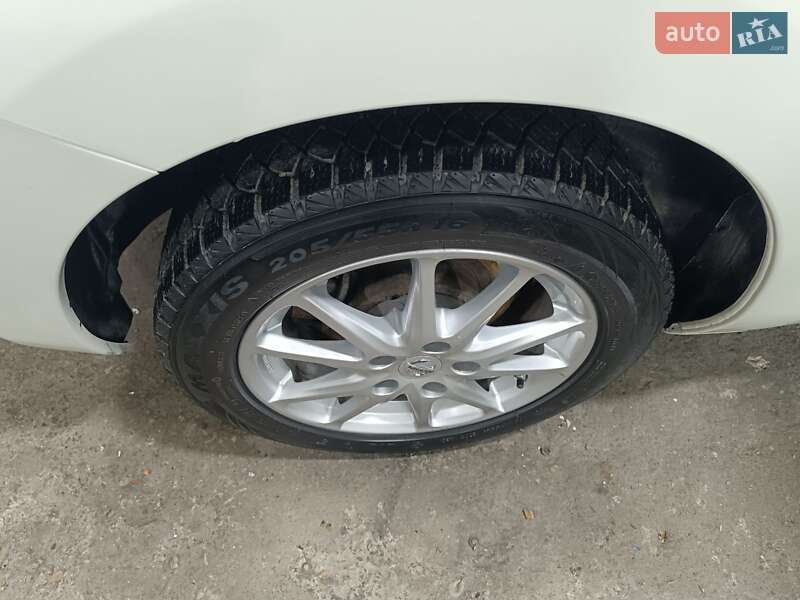 Хэтчбек Nissan Leaf 2016 в Ровно