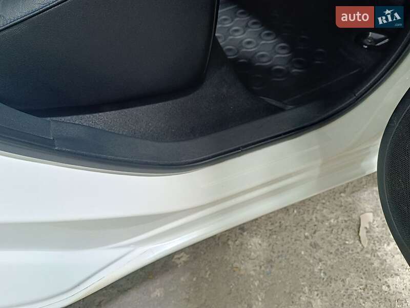 Хэтчбек Nissan Leaf 2016 в Ровно