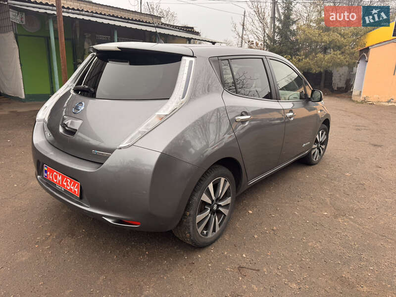 Хэтчбек Nissan Leaf 2015 в Николаеве