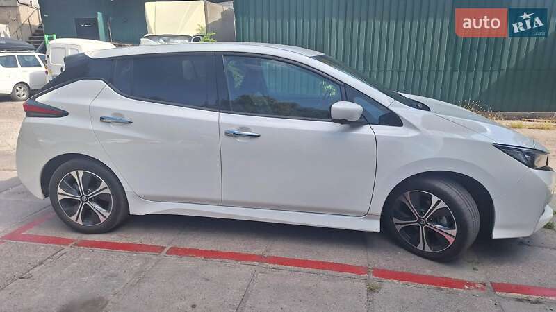 Хэтчбек Nissan Leaf 2021 в Днепре