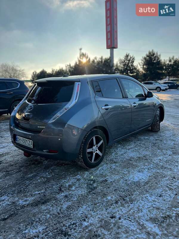 Хэтчбек Nissan Leaf 2015 в Одессе