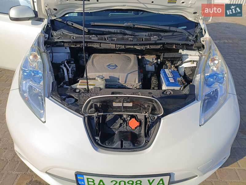 Хэтчбек Nissan Leaf 2013 в Знаменке фото 10 Хэтчбек Nissan Leaf 2013 в Знаменке