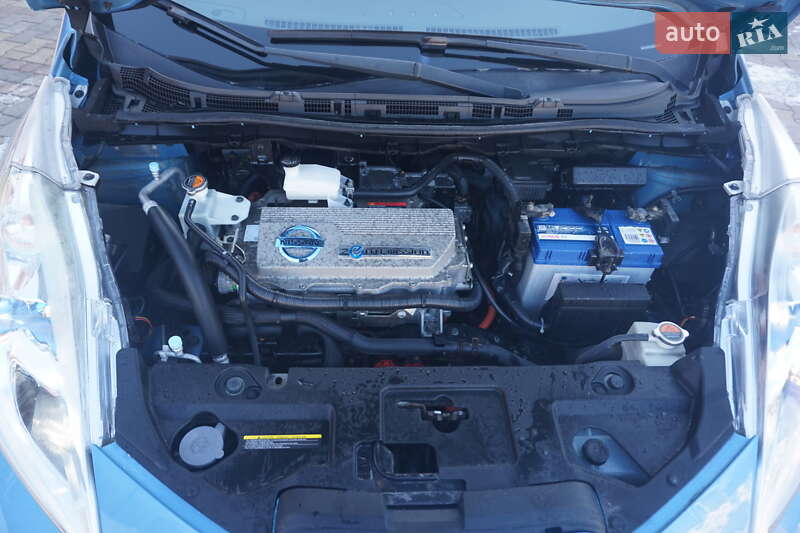Хэтчбек Nissan Leaf 2011 в Самборе фото 49 Хэтчбек Nissan Leaf 2011 в Самборе