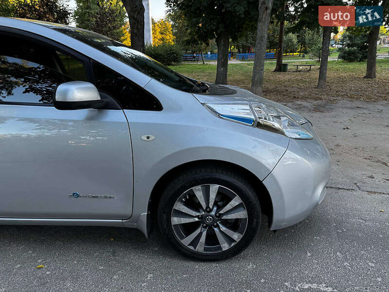 Хетчбек Nissan Leaf 2016 в Києві