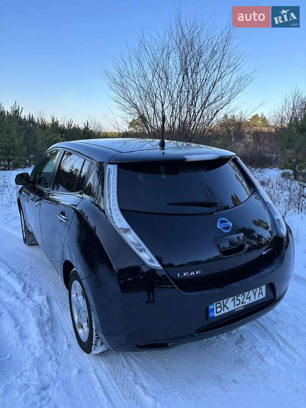 Хэтчбек Nissan Leaf 2012 в Сарнах