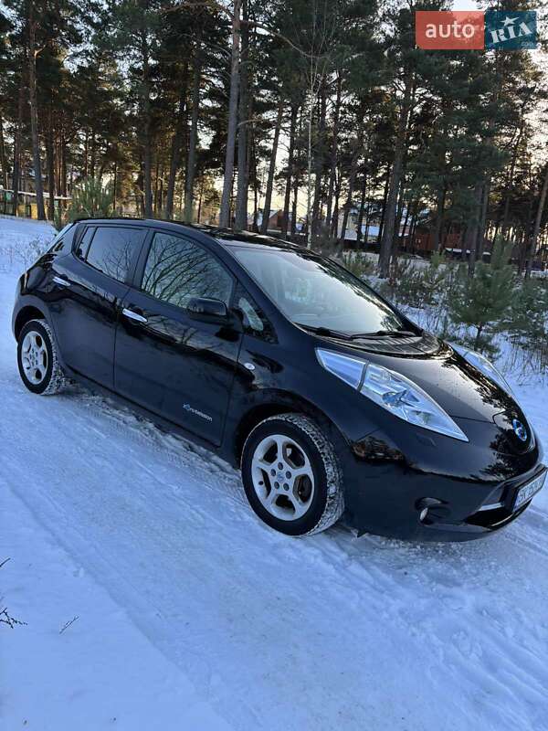 Хэтчбек Nissan Leaf 2012 в Сарнах