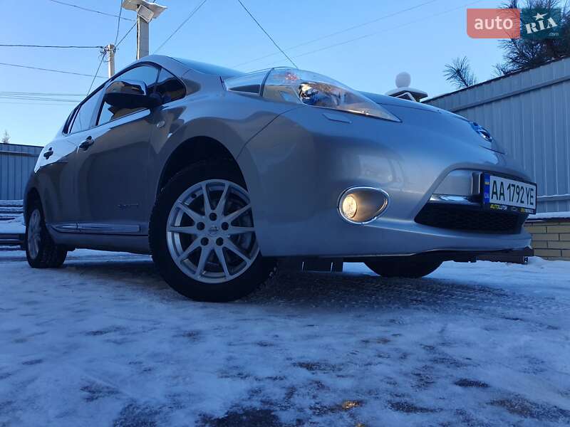 Хэтчбек Nissan Leaf 2013 в Горе фото 14 Хэтчбек Nissan Leaf 2013 в Горе