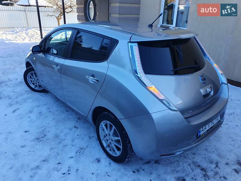 Хэтчбек Nissan Leaf 2013 в Горе фото 20 Хэтчбек Nissan Leaf 2013 в Горе
