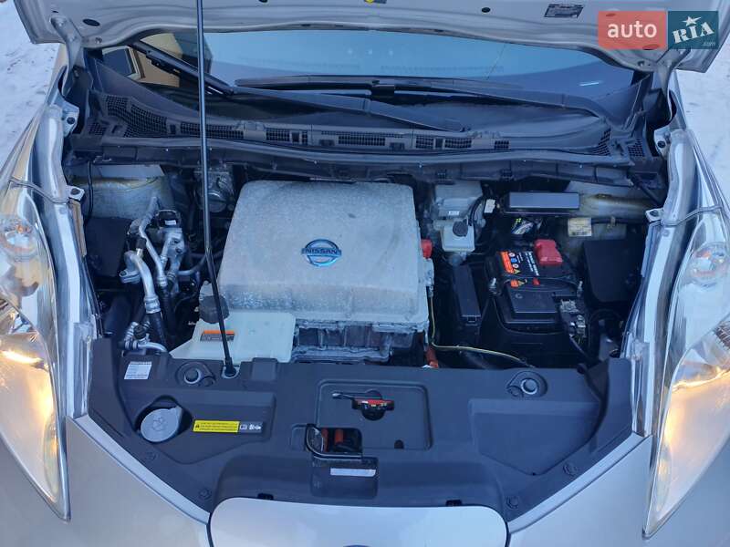 Хэтчбек Nissan Leaf 2013 в Горе фото 37 Хэтчбек Nissan Leaf 2013 в Горе