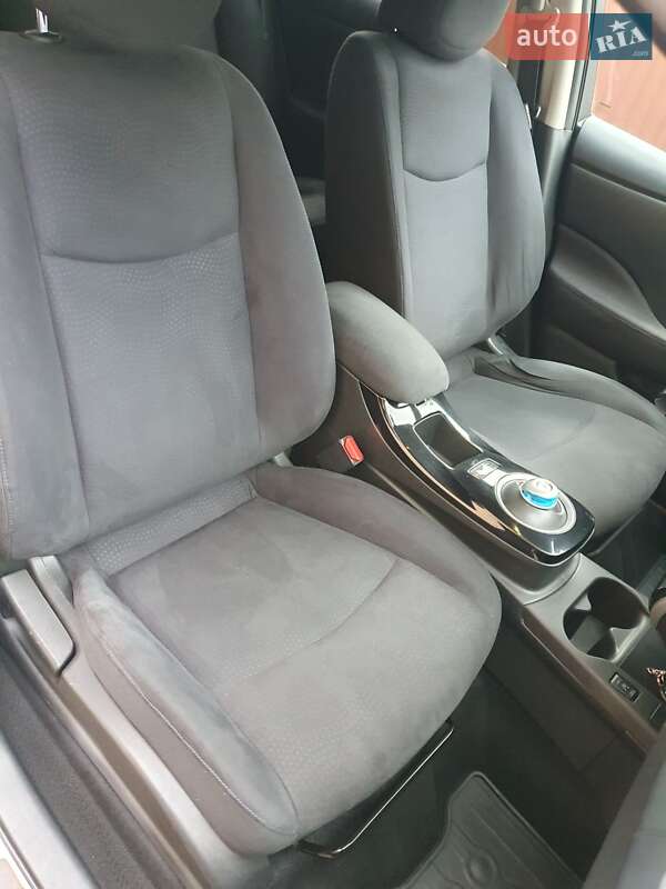 Хэтчбек Nissan Leaf 2013 в Горе фото 75 Хэтчбек Nissan Leaf 2013 в Горе