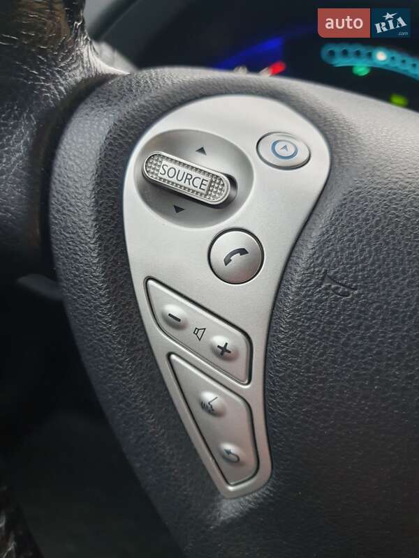 Хэтчбек Nissan Leaf 2013 в Горе фото 100 Хэтчбек Nissan Leaf 2013 в Горе