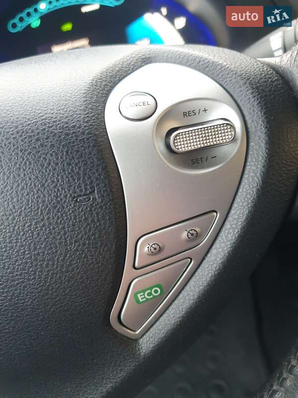 Хэтчбек Nissan Leaf 2013 в Горе фото 101 Хэтчбек Nissan Leaf 2013 в Горе
