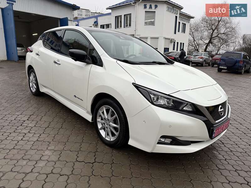 Хэтчбек Nissan Leaf 2018 в Черновцах фото Хэтчбек Nissan Leaf 2018 в Черновцах