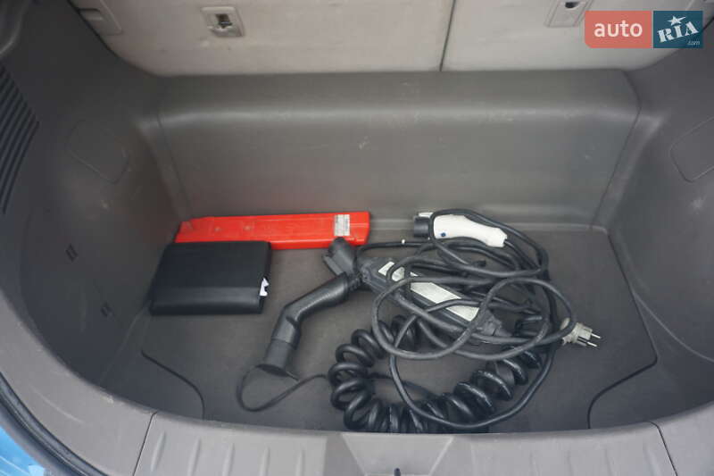 Хэтчбек Nissan Leaf 2011 в Самборе фото 53 Хэтчбек Nissan Leaf 2011 в Самборе