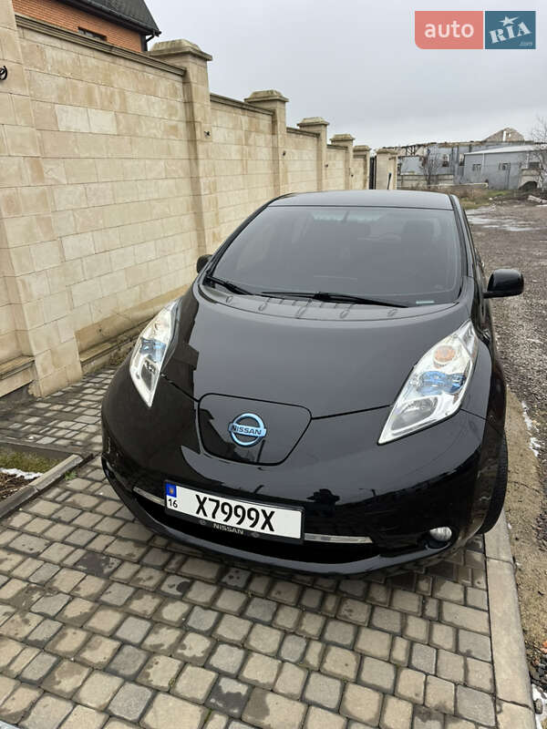Хэтчбек Nissan Leaf 2013 в Одессе фото Хэтчбек Nissan Leaf 2013 в Одессе