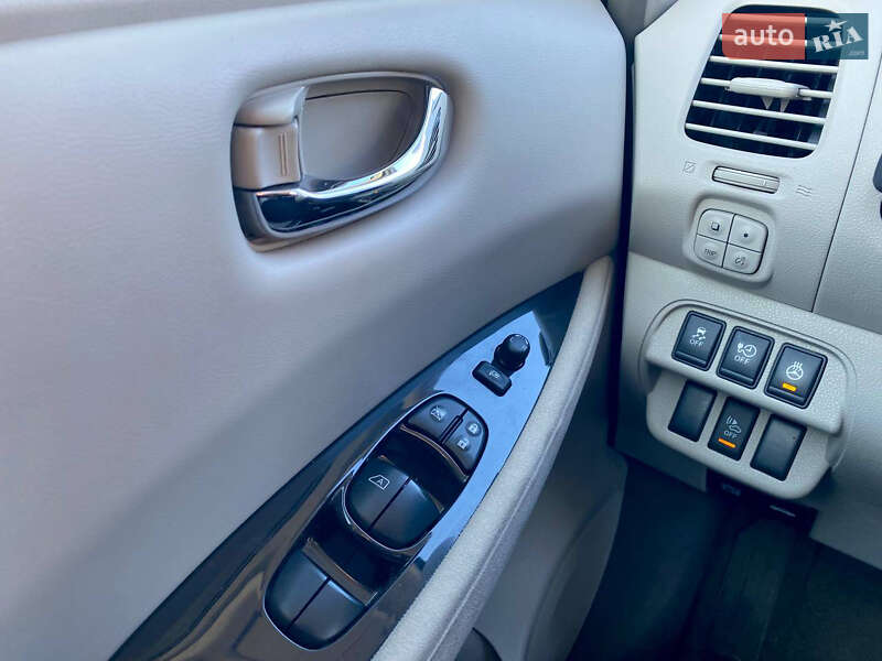 Хэтчбек Nissan Leaf 2012 в Львове