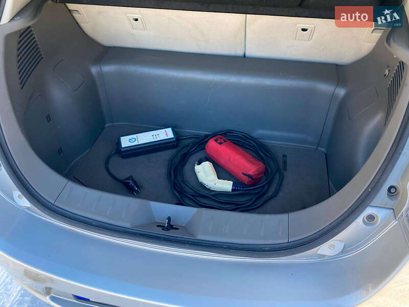 Хэтчбек Nissan Leaf 2012 в Львове