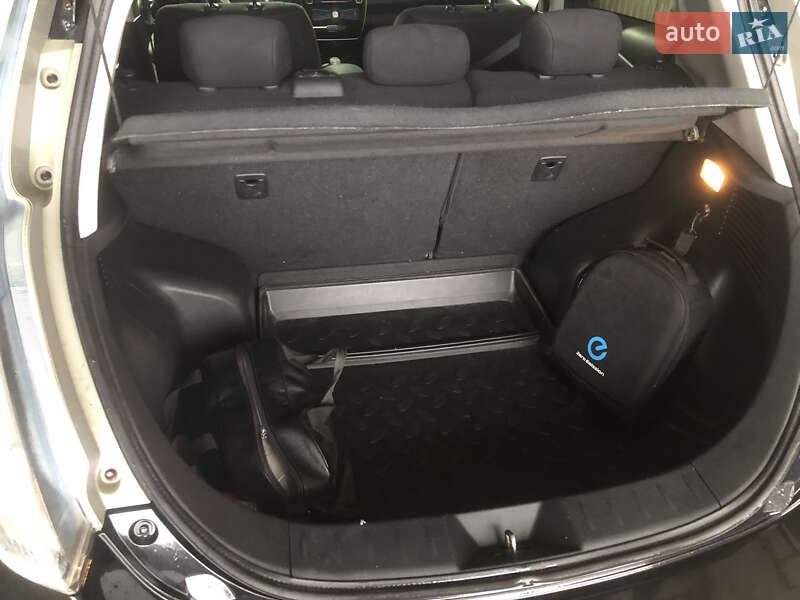 Хэтчбек Nissan Leaf 2014 в Казатине