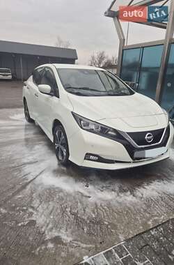 Хэтчбек Nissan Leaf 2020 в Сарнах