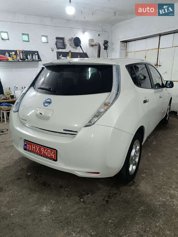 Хэтчбек Nissan Leaf 2014 в Ровно
