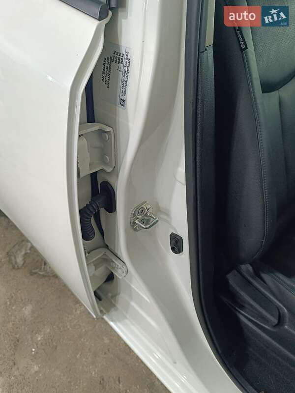 Хэтчбек Nissan Leaf 2014 в Ровно