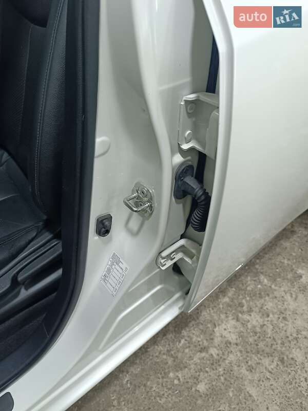 Хэтчбек Nissan Leaf 2014 в Ровно