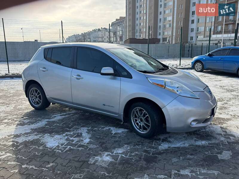 Хэтчбек Nissan Leaf 2015 в Одессе