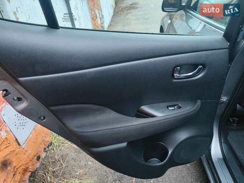 Хетчбек Nissan Leaf 2013 в Полтаві фото 11 Хетчбек Nissan Leaf 2013 в Полтаві
