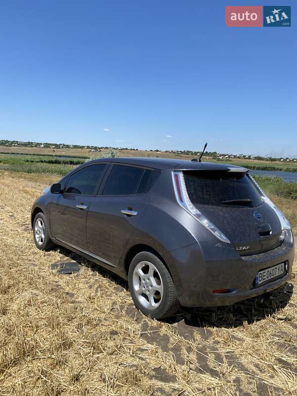 Хетчбек Nissan Leaf 2013 в Миколаєві