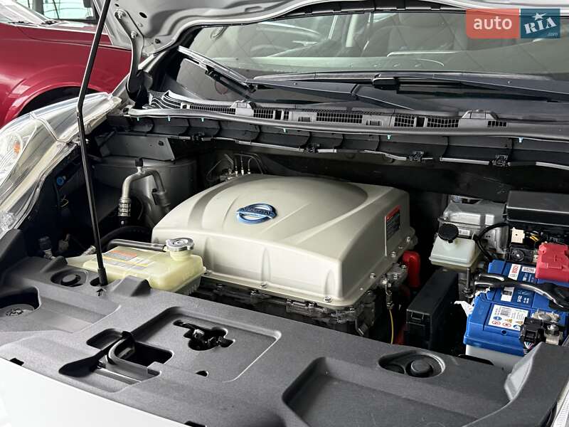 Хетчбек Nissan Leaf 2015 в Одесі