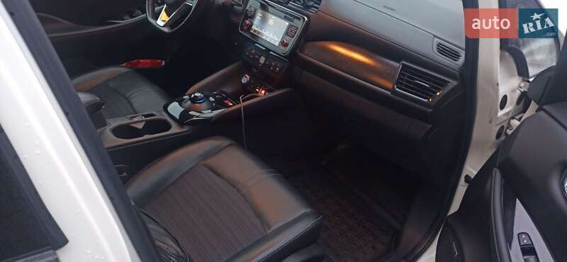 Хетчбек Nissan Leaf 2018 в Пісочині