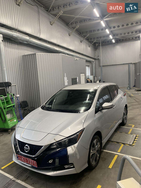 Хетчбек Nissan Leaf 2021 в Одесі